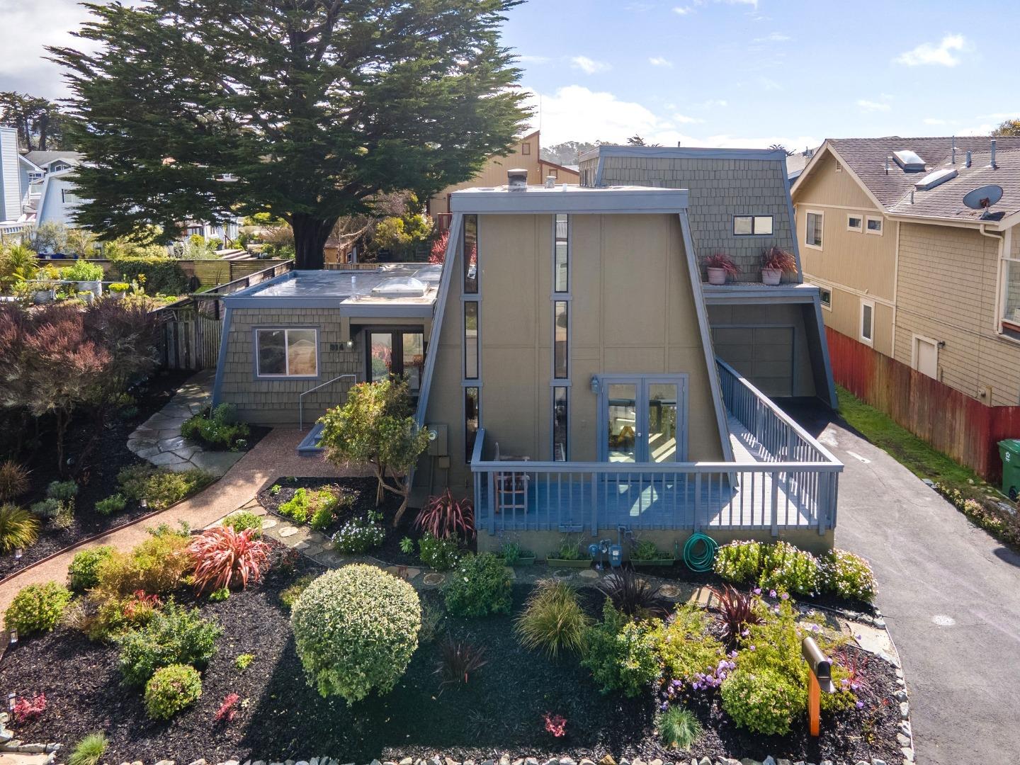 314 Roosevelt Boulevard Half Moon Bay, CA 94019 - Photo 5 of 58 a view of a house with a yard and plants