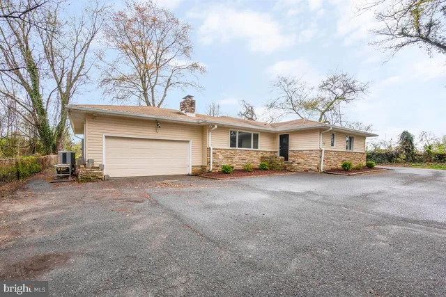 a view of a house with a yard and garage