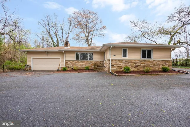 a view of house with a street