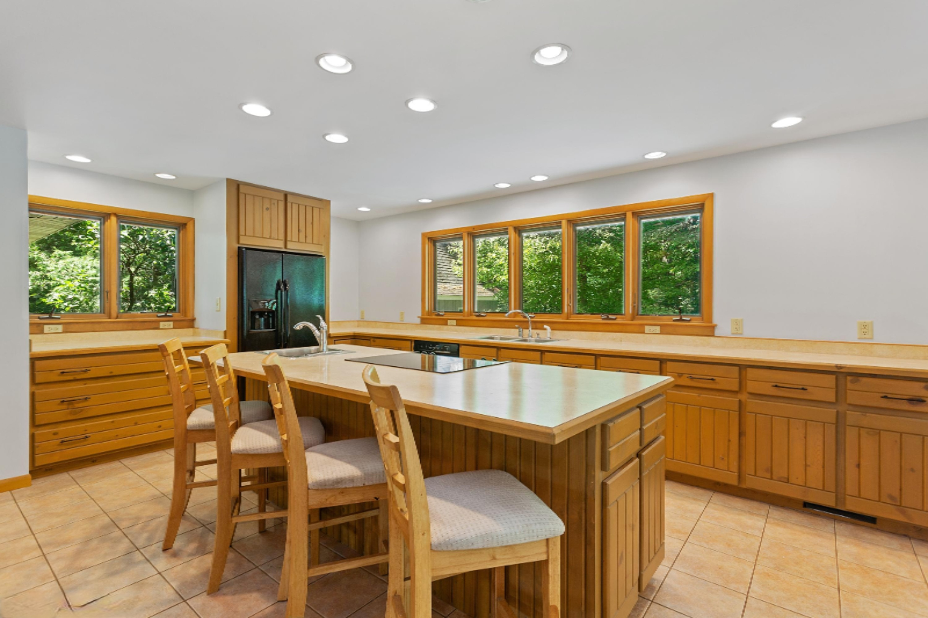 18332 Ridge Road New Buffalo, MI 49117 - Photo 4 of 18 04_18332RidgeRd_5_Kitchen_HiRes