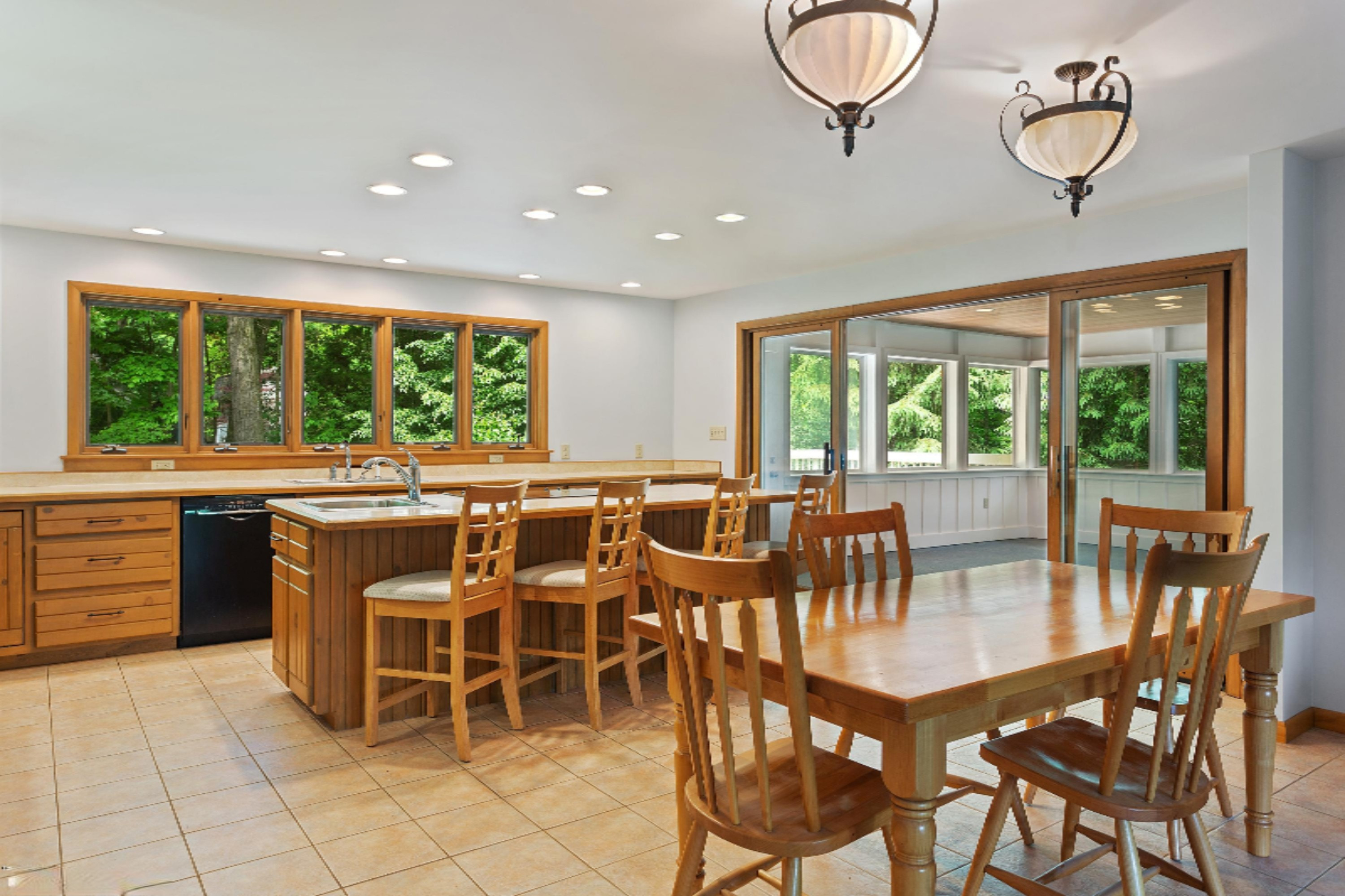 18332 Ridge Road New Buffalo, MI 49117 - Photo 5 of 18 05_18332RidgeRd_92_KitchenDiningRoom_HiR