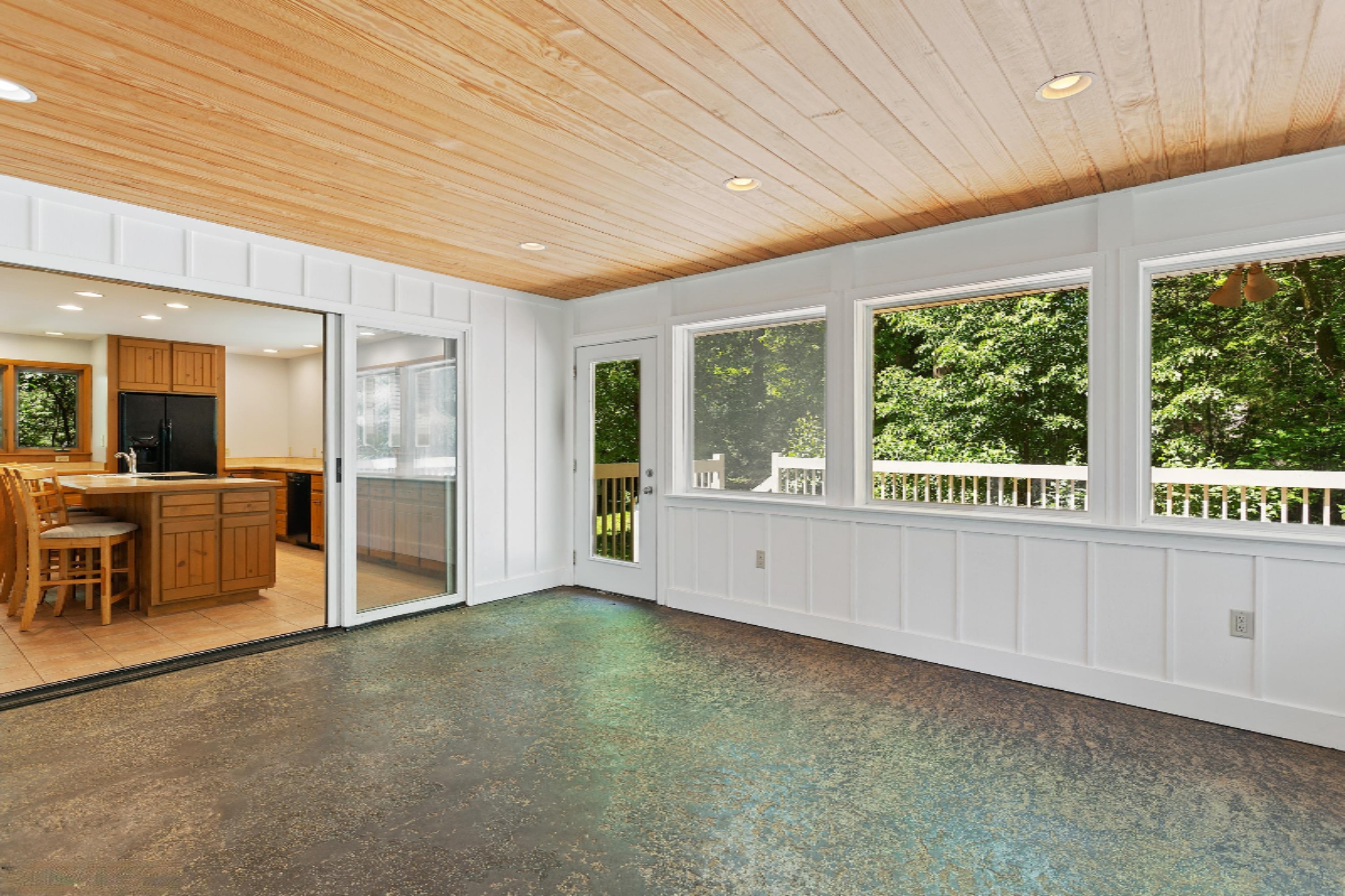 18332 Ridge Road New Buffalo, MI 49117 - Photo 6 of 18 06_18332RidgeRd_97_SunRoom_HiRes