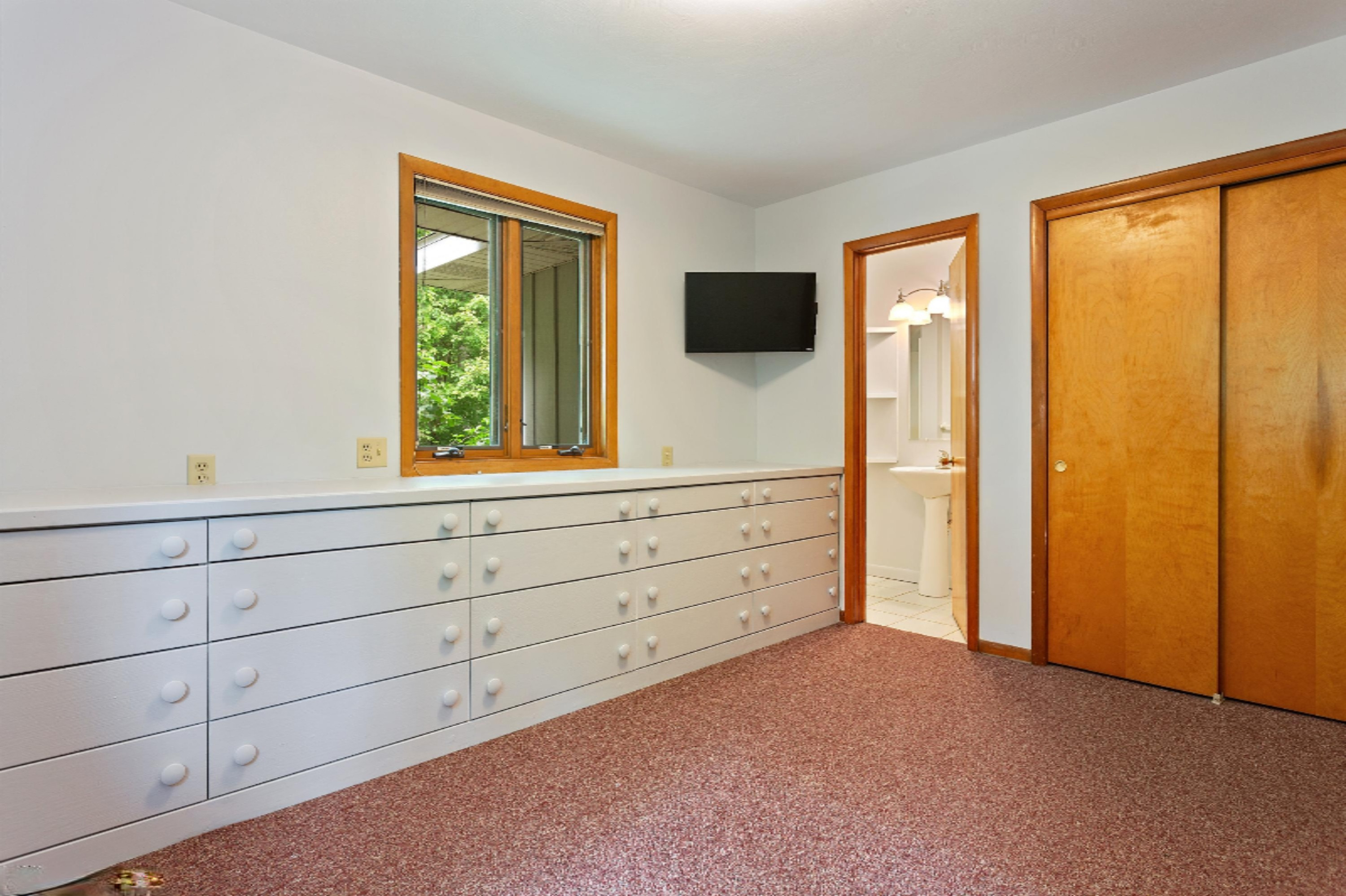 18332 Ridge Road New Buffalo, MI 49117 - Photo 8 of 18 07_18332RidgeRd_14_MasterBedroom_HiRes