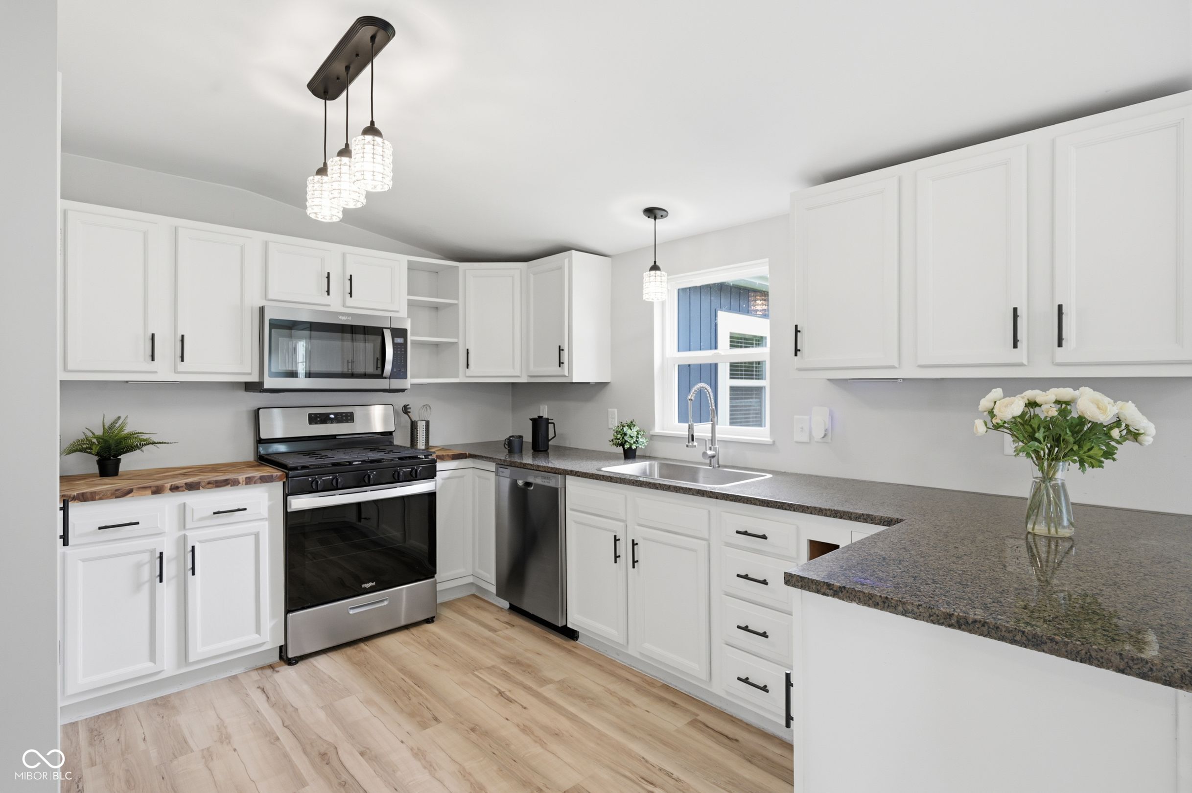 261 North Hillsboro Road New Castle, IN 47362 - Photo 4 of 35
