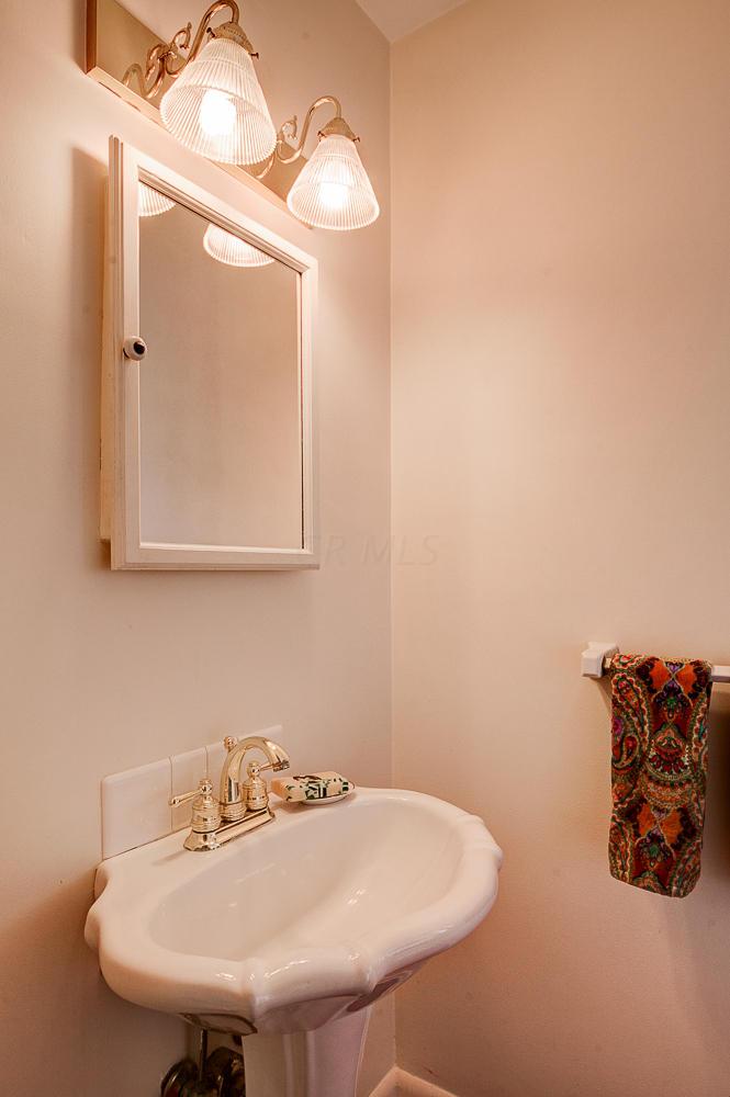 2691 Leeds Road Columbus, OH 43221 - Photo 24 of 36