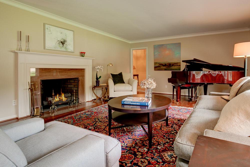 2691 Leeds Road Columbus, OH 43221 - Photo 4 of 36