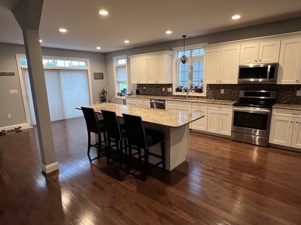 32 Colonial Road Webster, MA 01570 - Photo 12 of 34