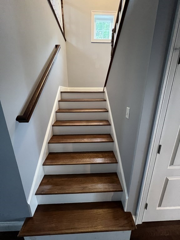 32 Colonial Road Webster, MA 01570 - Photo 22 of 34