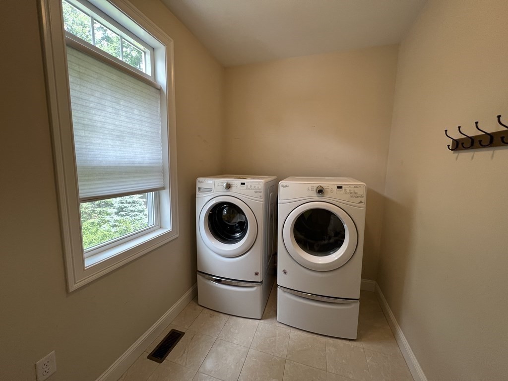 32 Colonial Road Webster, MA 01570 - Photo 28 of 34