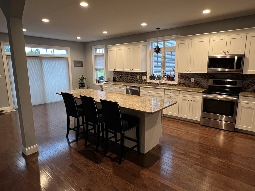 32 Colonial Road Webster, MA 01570 - Photo 7 of 34