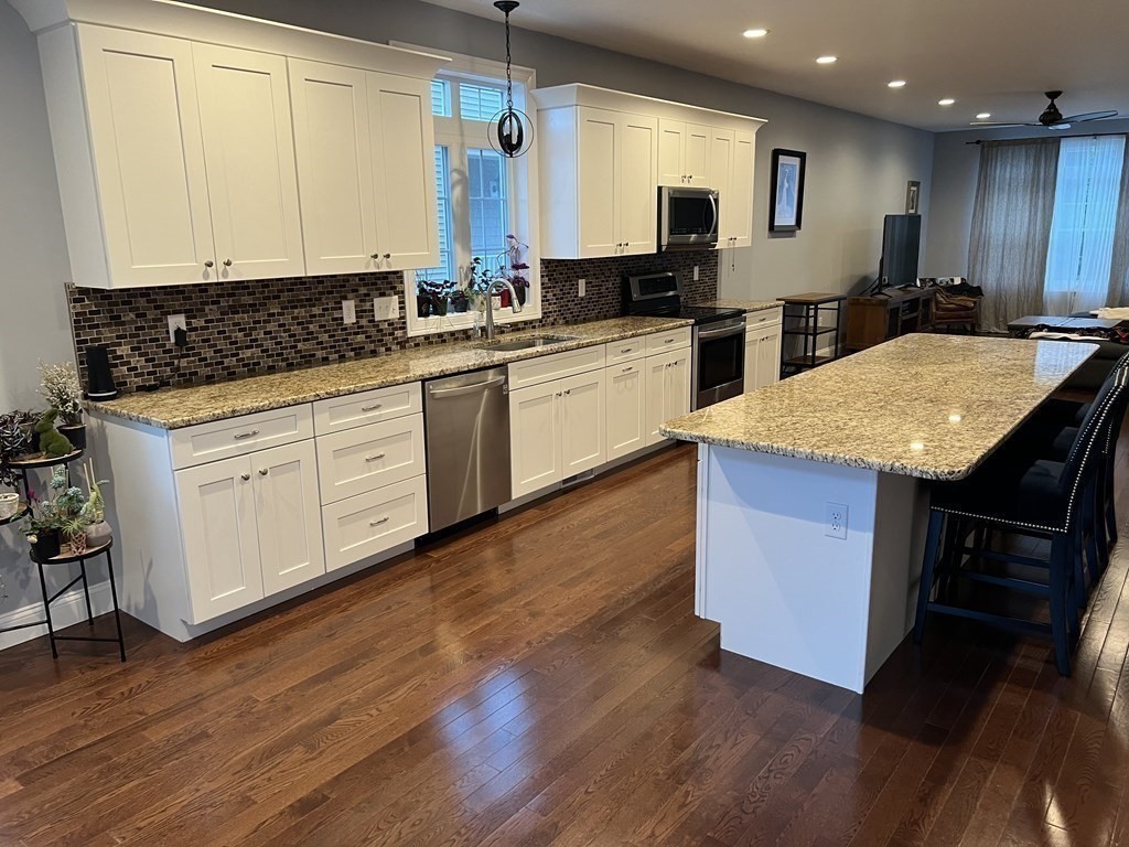 32 Colonial Road Webster, MA 01570 - Photo 9 of 34