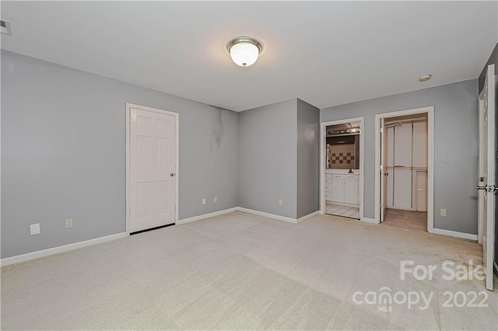 6430 Waters Edge Drive Midland, NC 28107 - Photo 33 of 48 an empty room with closet and mirror