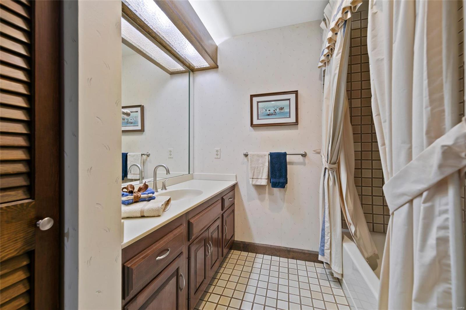 24 Chesterfield Lakes Road Chesterfield, MO 63005 - Photo 24 of 49 Gallery Image 24