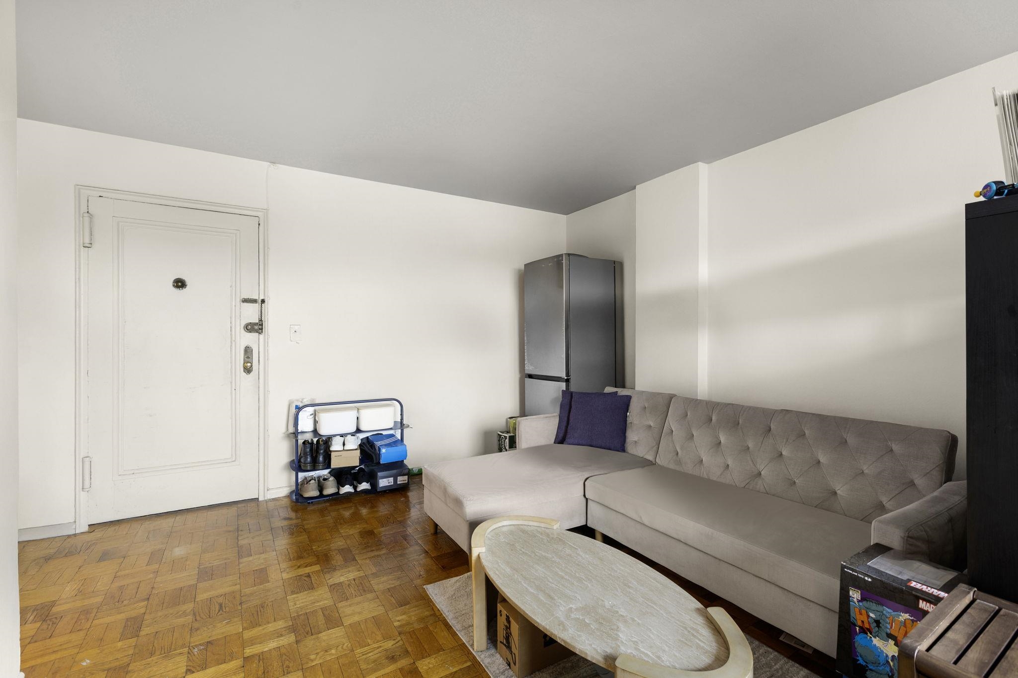 6515 Boulevard East, Unit 6R West New York, NJ 07093 - Photo 5 of 13 a living room with furniture and a couch