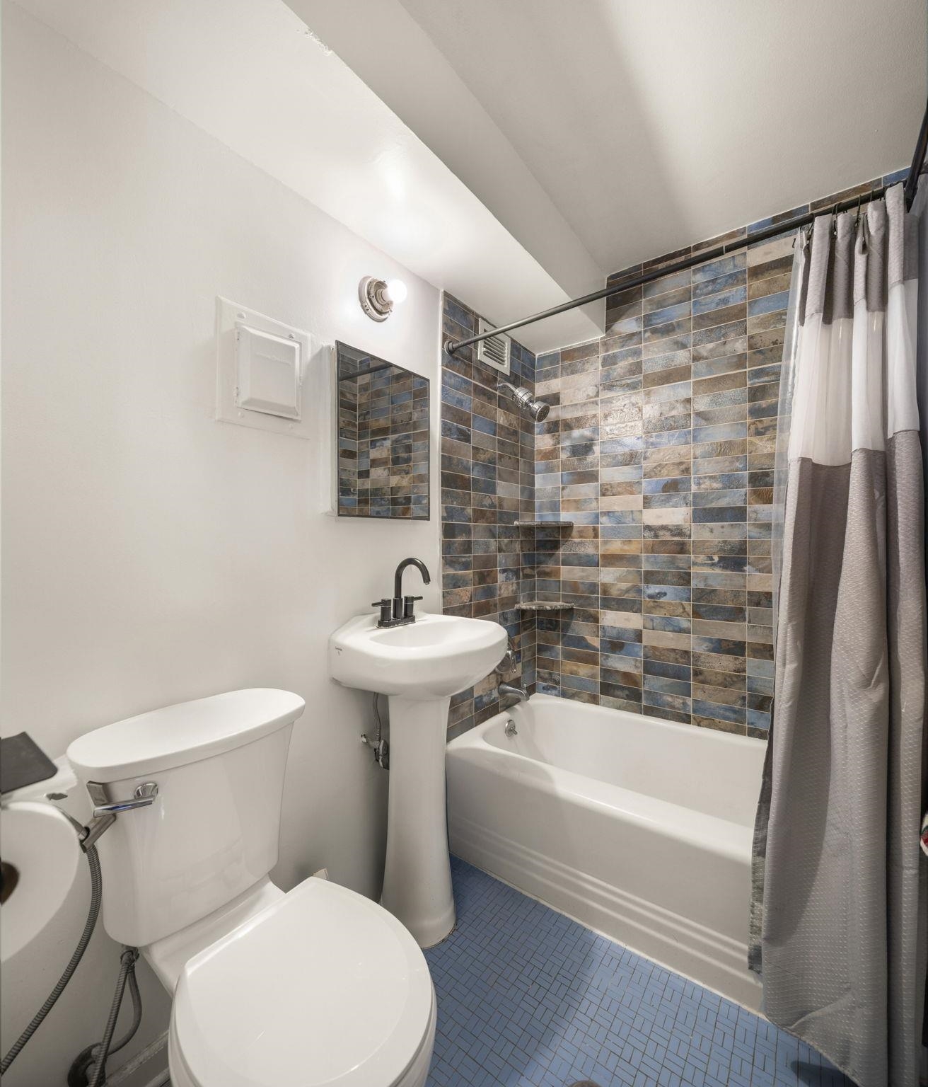 6515 Boulevard East, Unit 6R West New York, NJ 07093 - Photo 7 of 13 a bathroom with a sink toilet and shower