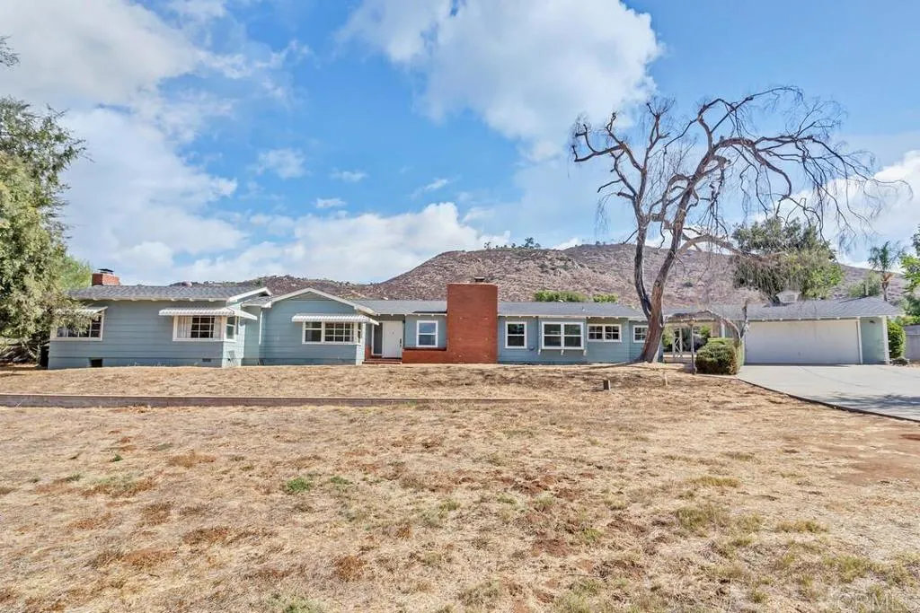 988 Pepper Drive El Cajon, CA 92021 - Photo 5 of 41 a front view of a house with a yard