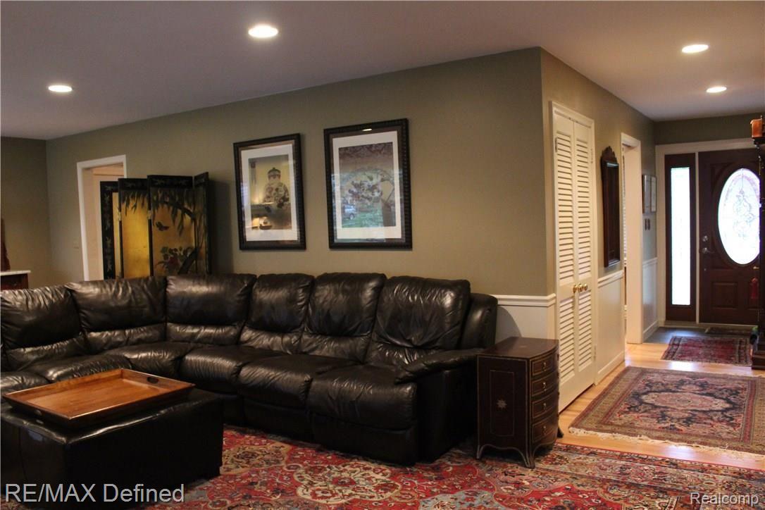 32332 Baintree Road Farmington, MI 48334 - Photo 15 of 35 IMG_2023.JPG