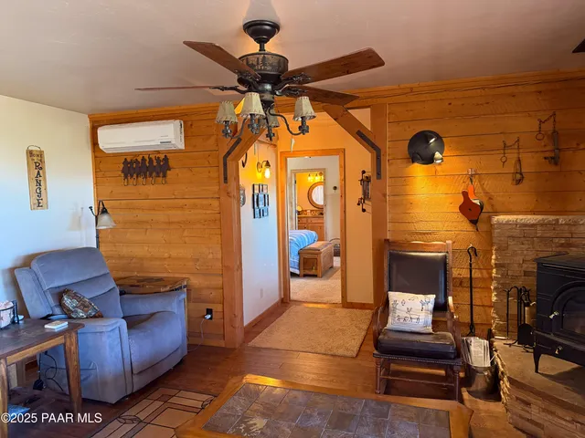 $349,000 | 34460 West Via De Oro Parkway, Seligman, AZ 86337