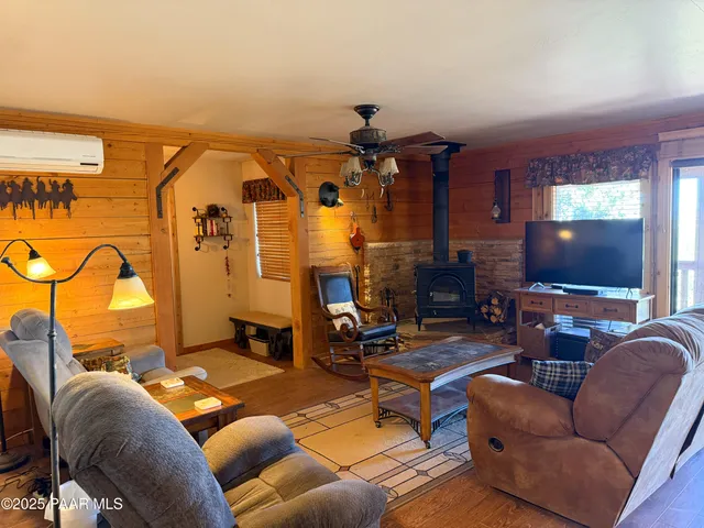 $349,000 | 34460 West Via De Oro Parkway, Seligman, AZ 86337