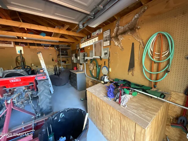 $349,000 | 34460 West Via De Oro Parkway, Seligman, AZ 86337