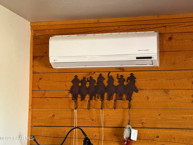 $349,000 | 34460 West Via De Oro Parkway, Seligman, AZ 86337