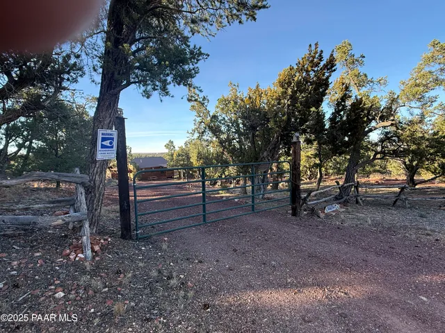 $349,000 | 34460 West Via De Oro Parkway, Seligman, AZ 86337