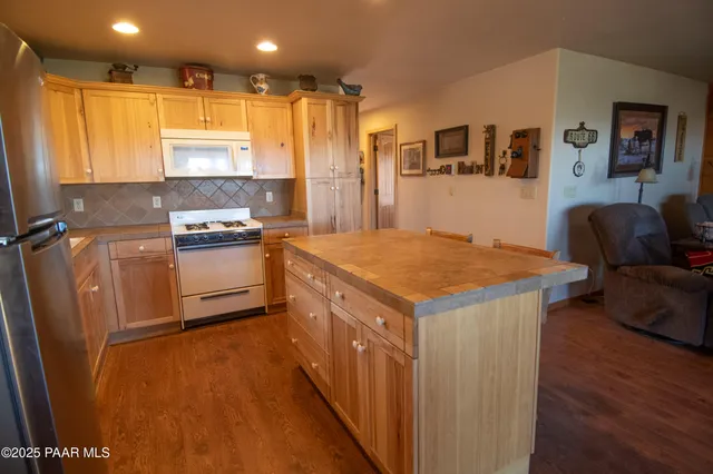 $349,000 | 34460 West Via De Oro Parkway, Seligman, AZ 86337