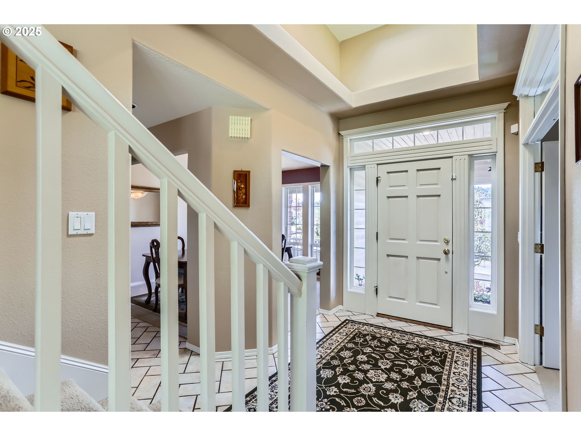 8650 Southwest Turquoise Loop Beaverton, OR 97007 - Photo 4 of 35 Entrance/Foyer