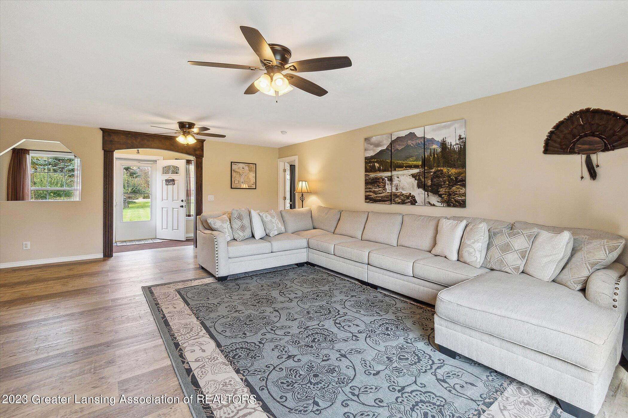 12699 Watson Road Bath, MI 48808 - Photo 7 of 43 07-12699-Watson-Rd-Bath-Twp-MI-48808-Win