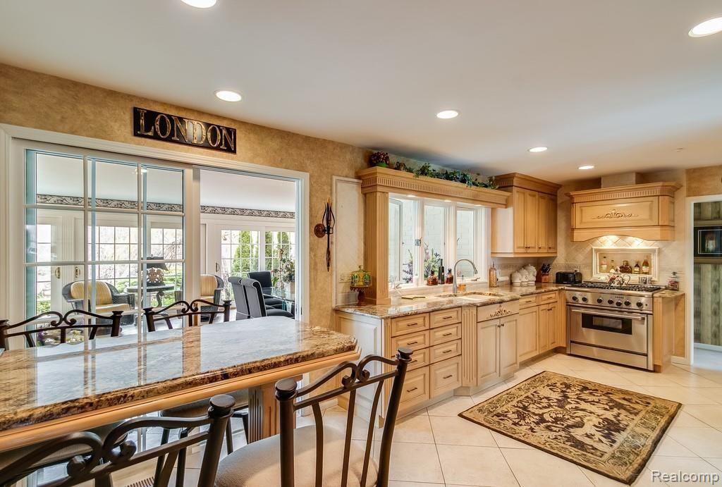 32400 Evergreen Road Beverly Hills, MI 48025 - Photo 11 of 71