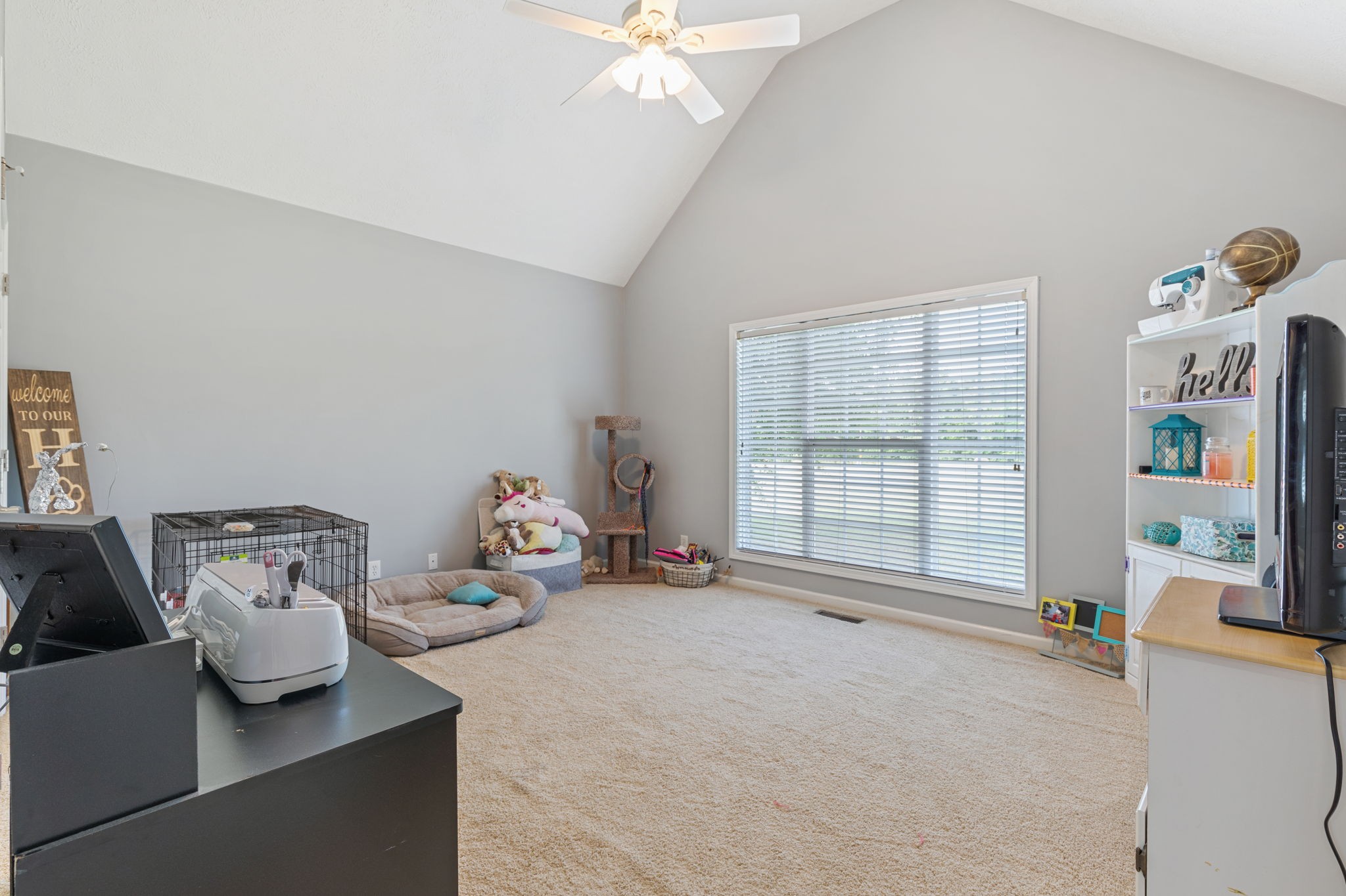 1972 Espy Road Bradyville, TN 37026 - Photo 31 of 67 a view of a livingroom with furniture and a flat screen tv