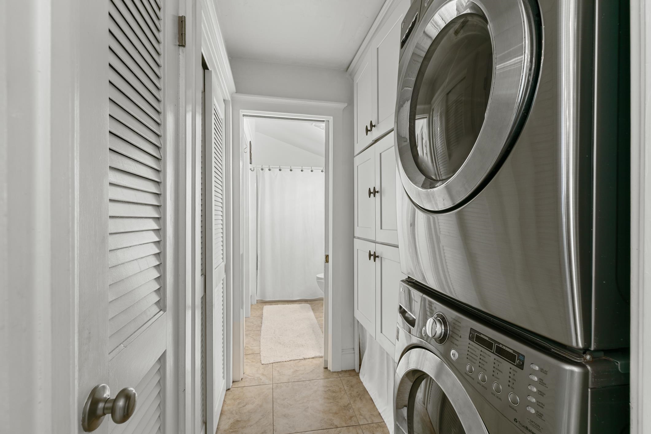 46 St Francis Street St. Augustine, FL 32084 - Photo 21 of 48 a utility room with dryer and washer