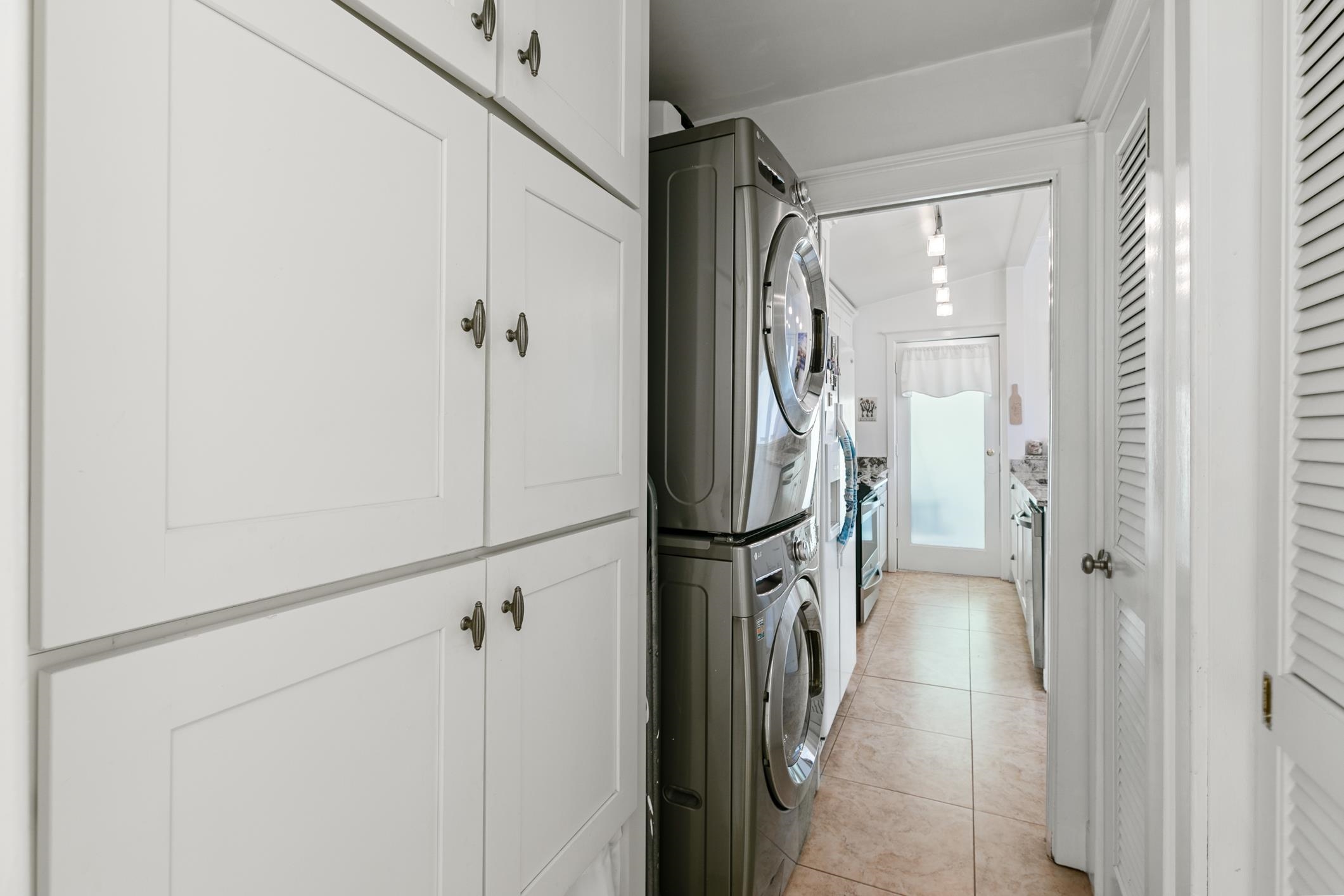 46 St Francis Street St. Augustine, FL 32084 - Photo 22 of 48 a view of a walk in closet