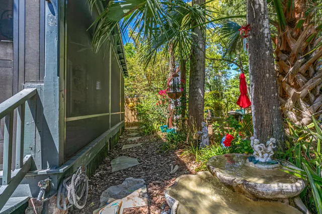 a view of a pathway of a house