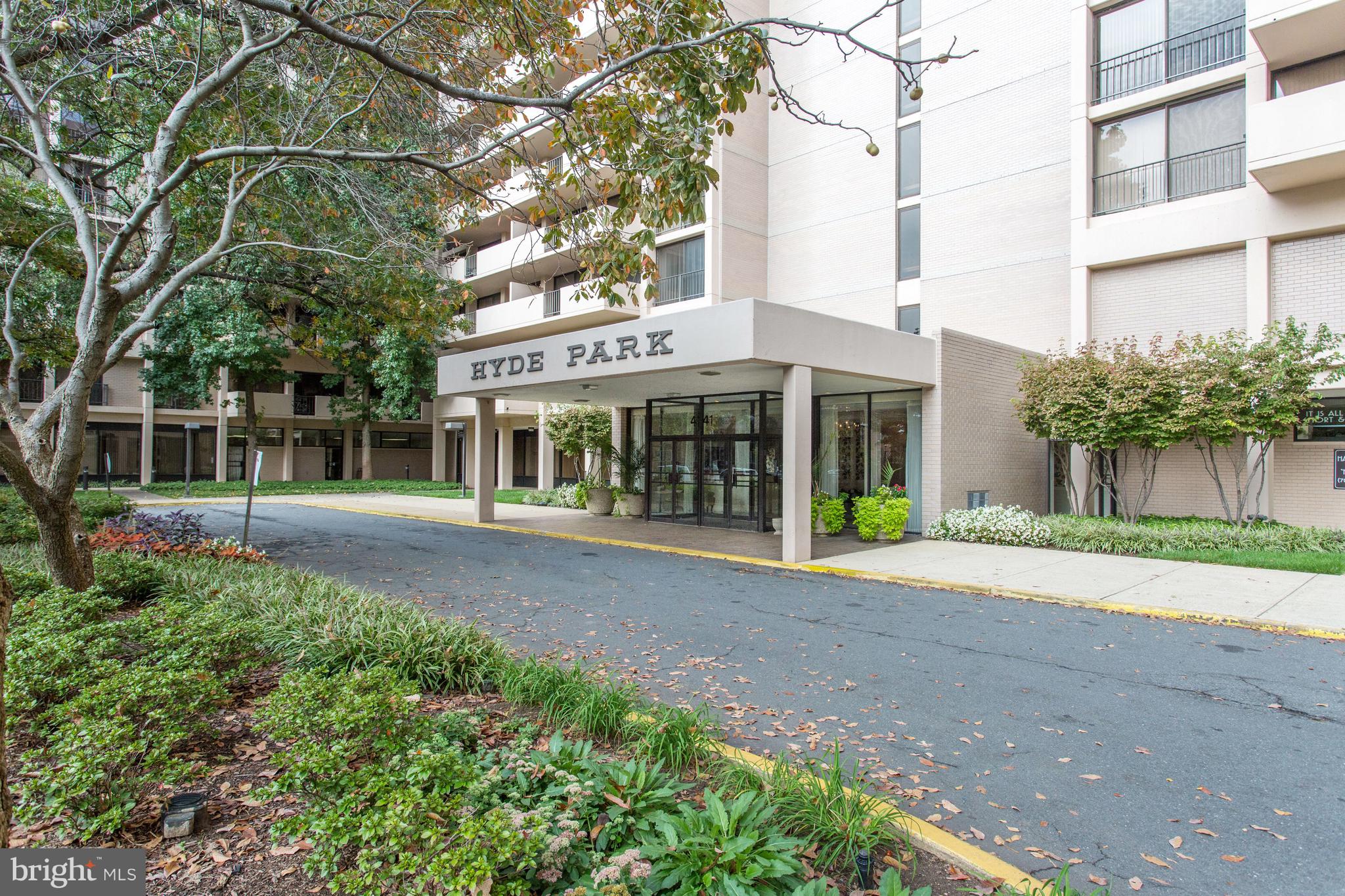 4141 North Henderson Road, Unit 303 Arlington, VA 22203 - Photo 28 of 37 Stately Entrance