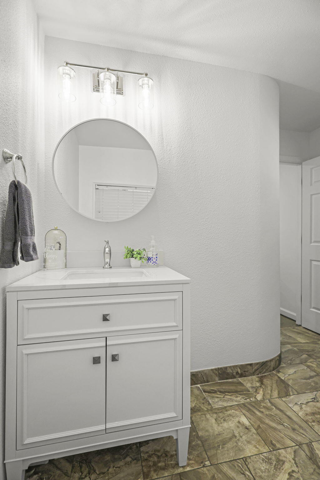 15745 Montgomery Ranch Road Redding, CA 96001 - Photo 25 of 60 Bathroom