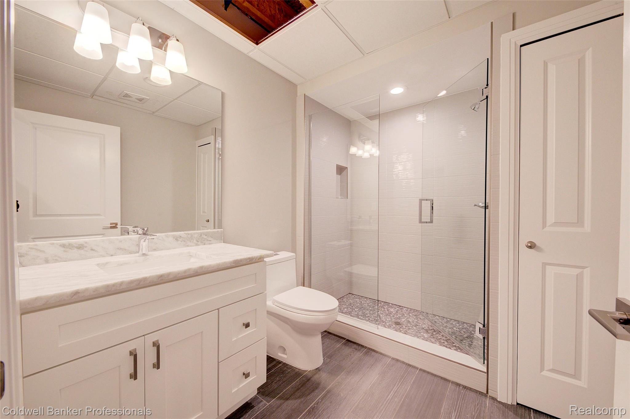 2413 Manchester Road Birmingham, MI 48009 - Photo 81 of 84 4H8A7490_1_2.jpg
