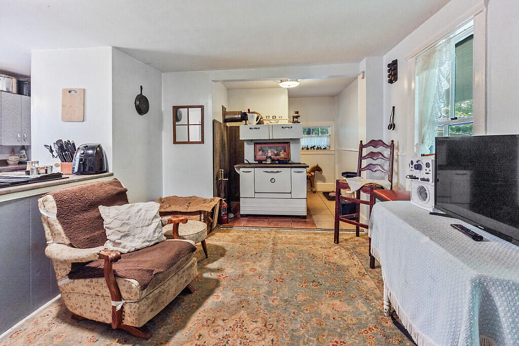 98 Burleigh Road Vassalboro, ME 04989 - Photo 15 of 59 Eat in dining area