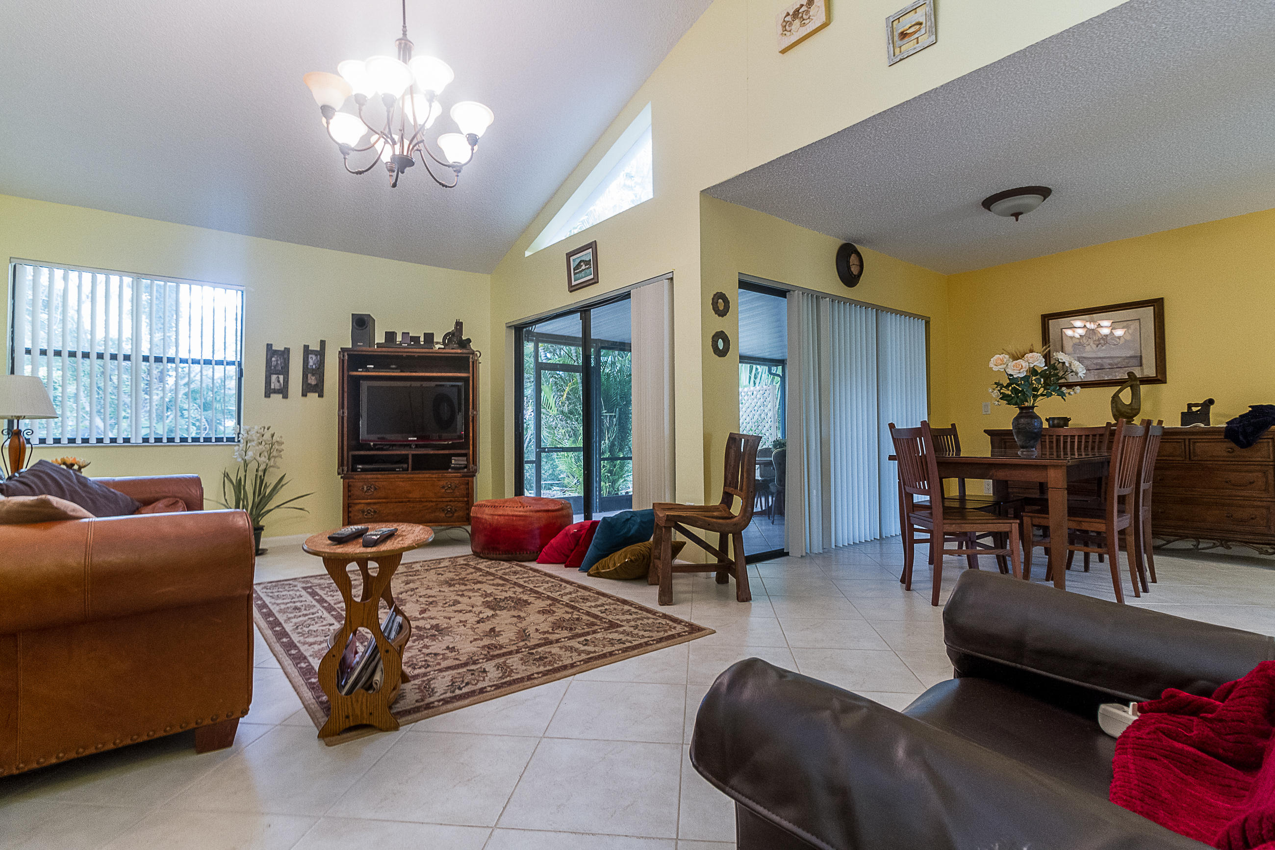 20885 Del Luna Drive Boca Raton, FL 33433 - Photo 5 of 28 Living Area