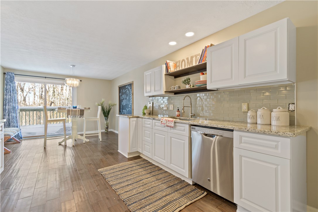 16 Tilegate Perinton, NY 14450 - Photo 2 of 31