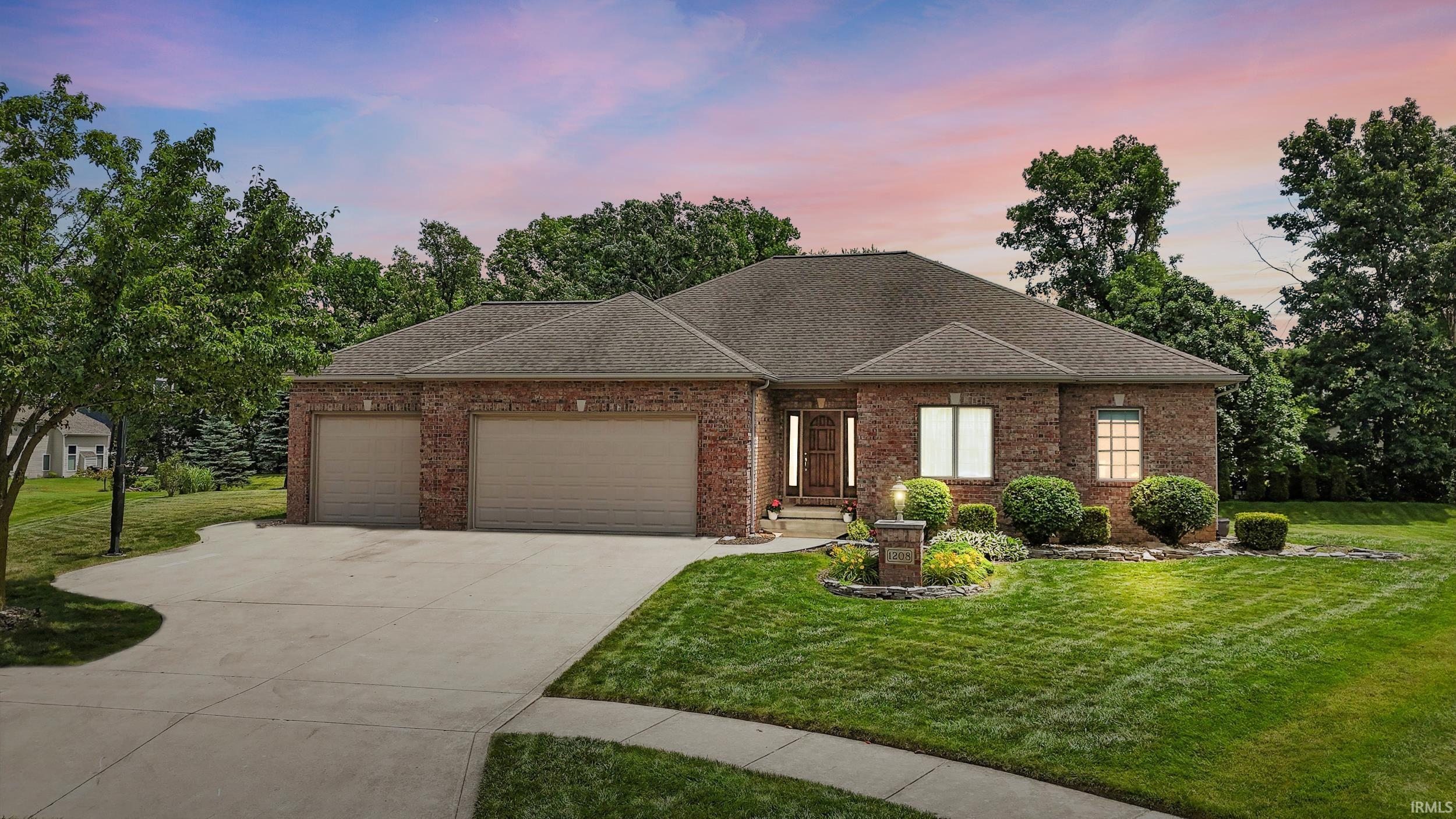 1208 Phaeton Way Auburn, IN 46706 - Photo 1 of 36