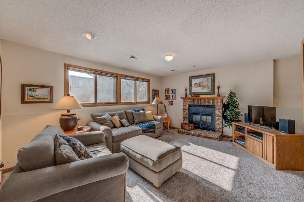 838 Sherwood Road Shoreview, MN 55126 - Photo 4 of 17 Gallery Image 4