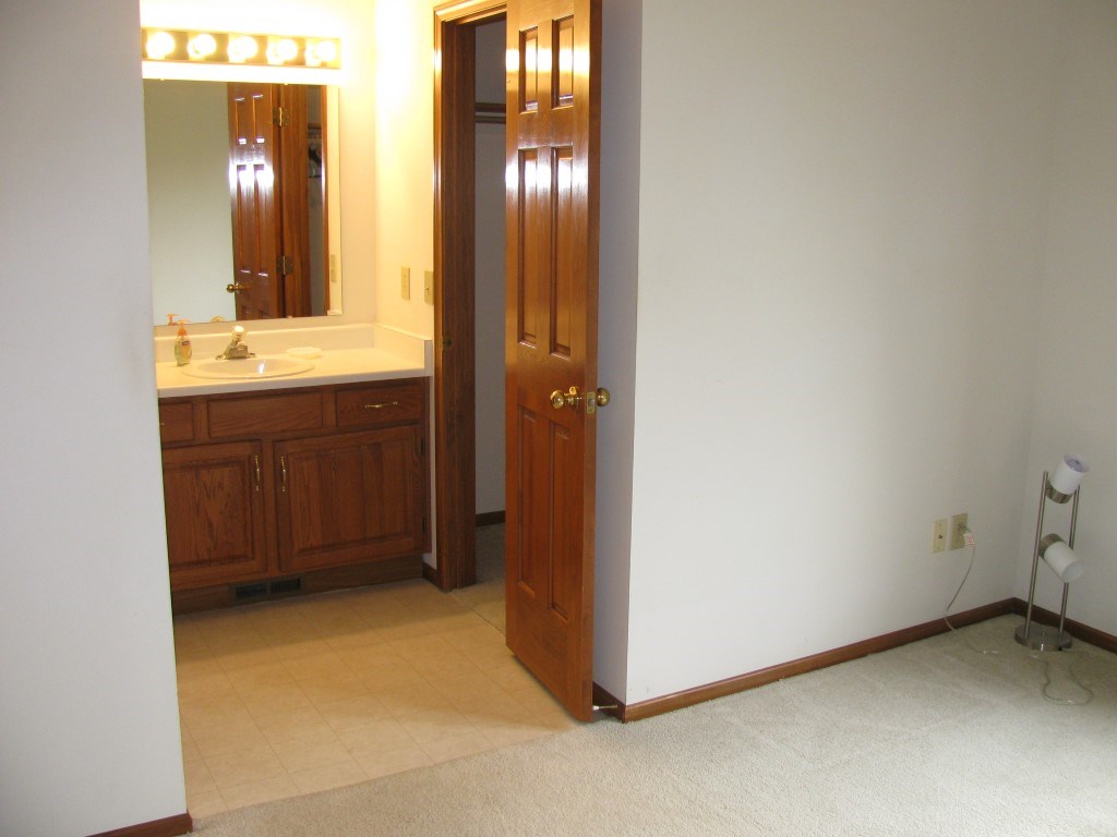 10527 Cherry Creek Road Fort Wayne, IN 46818 - Photo 12 of 26 Gallery Image 12