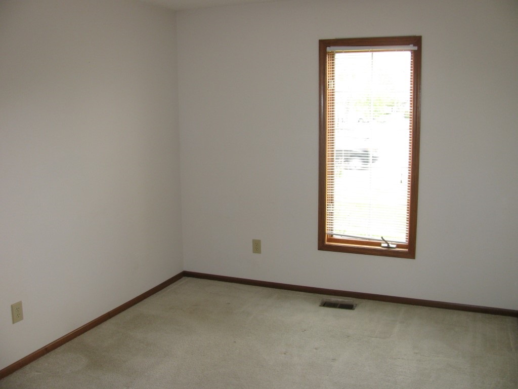 10527 Cherry Creek Road Fort Wayne, IN 46818 - Photo 18 of 26 Gallery Image 18