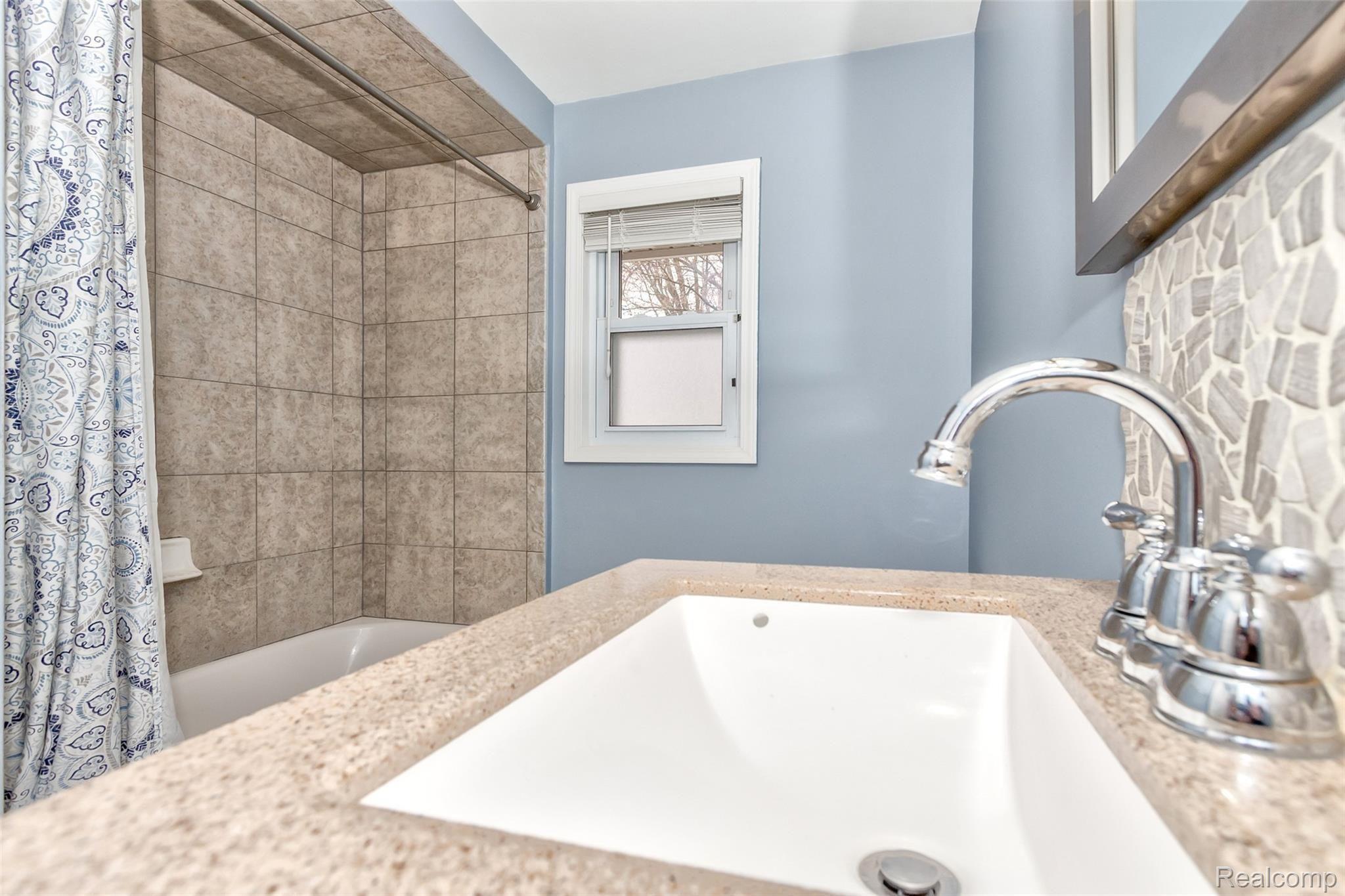 730 Ridgemont Avenue Dearborn, MI 48124 - Photo 21 of 46 21.jpg