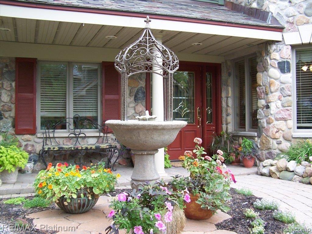 9585 Firwood Road South Lyon, MI 48178 - Photo 3 of 12 Front Entrance