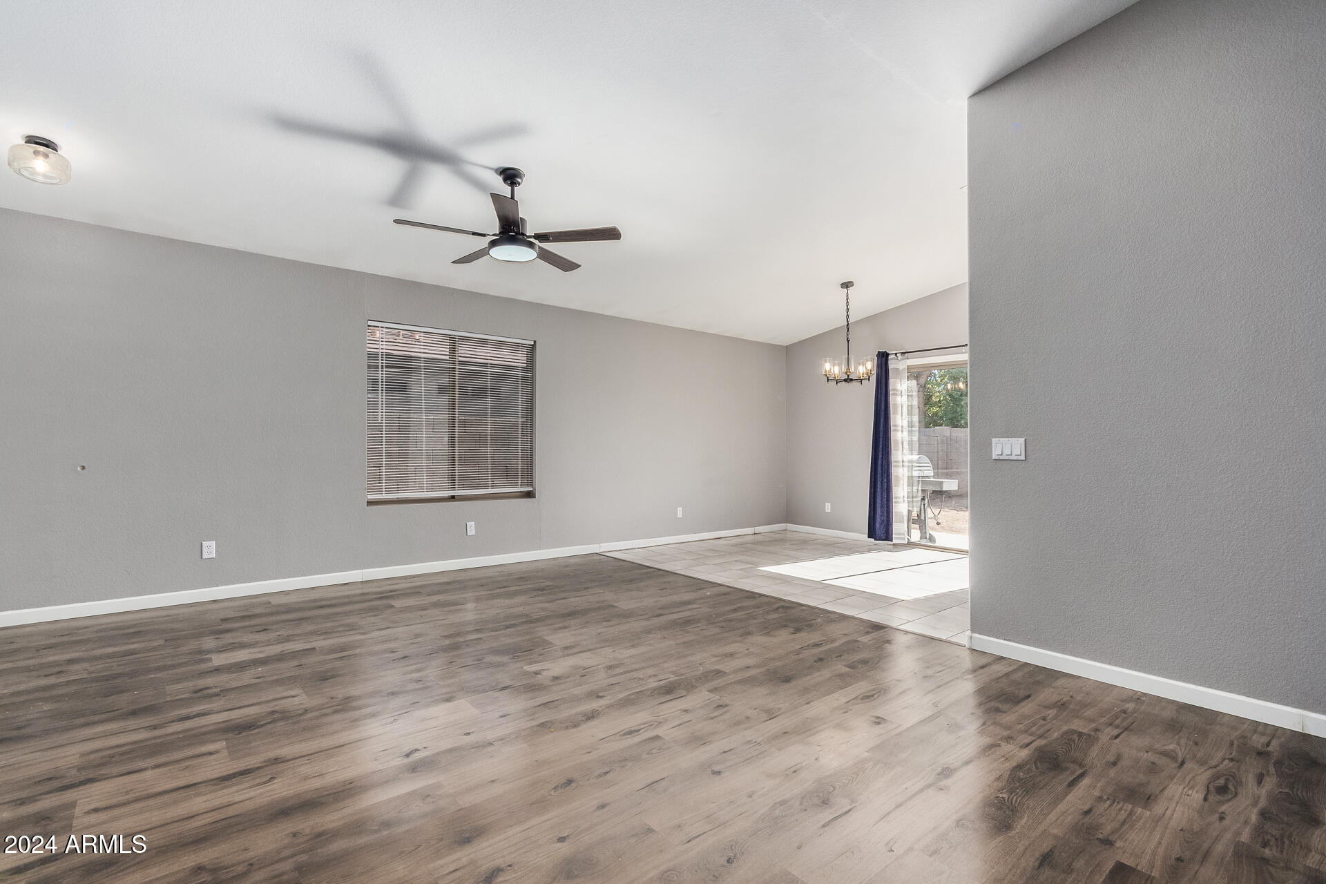 8757 West Griswold Road Peoria, AZ 85345 - Photo 4 of 22 LIVING SPACE