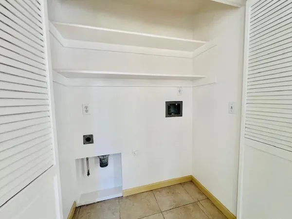 a view of utility room