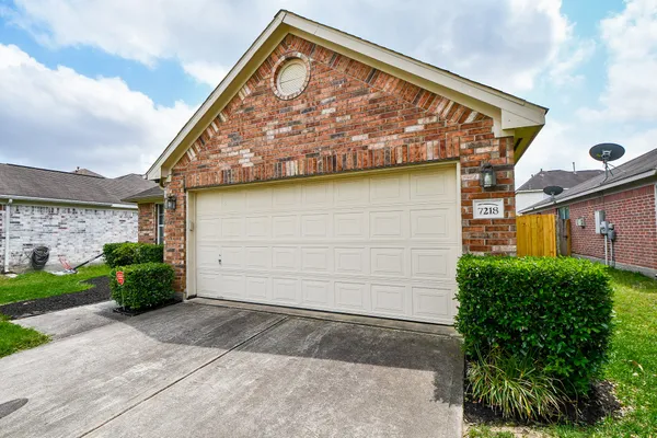 $1,800 | 7218 Fox Hall Lane, Humble, TX 77338