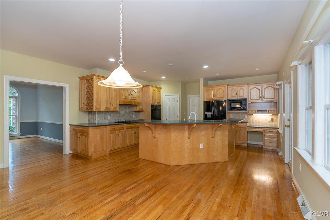 2350 Ballybunion Road Center Valley, PA 18034 - Photo 11 of 27